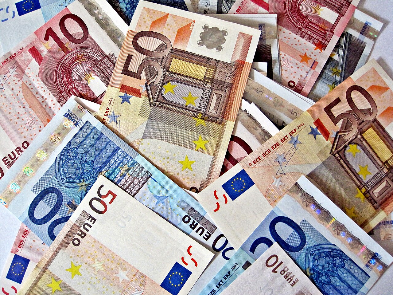 Cash prize — photo: Wikimedia Commons